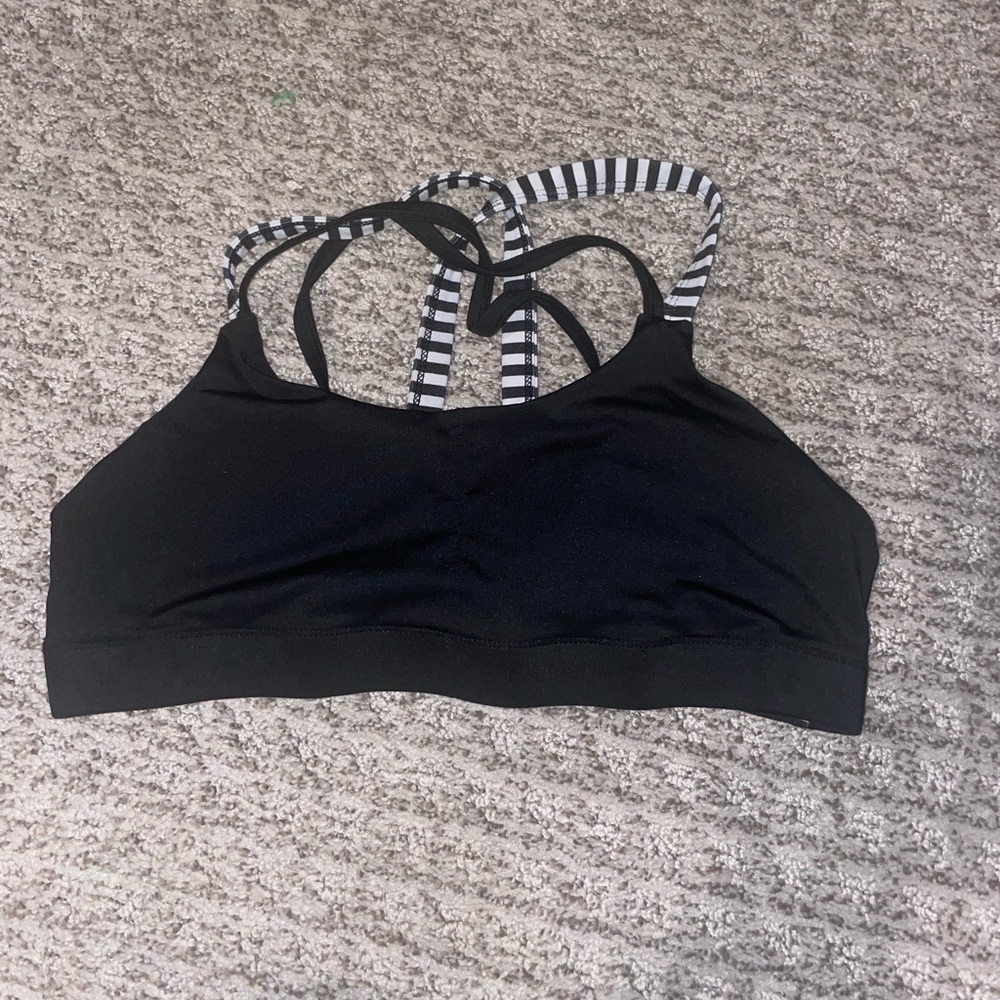 Cross cross sports bra